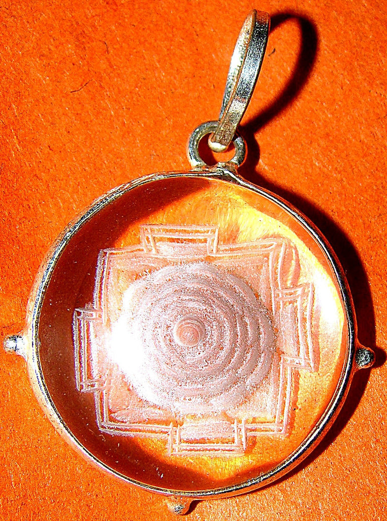 Sriyantra pendant in crystal (sphatik)